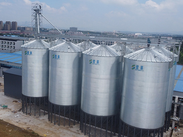 錐底鋼板倉安裝完畢