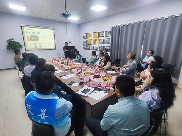 泰安市企聯(lián)、市網(wǎng)商會(huì)的企業(yè)家來廠參觀